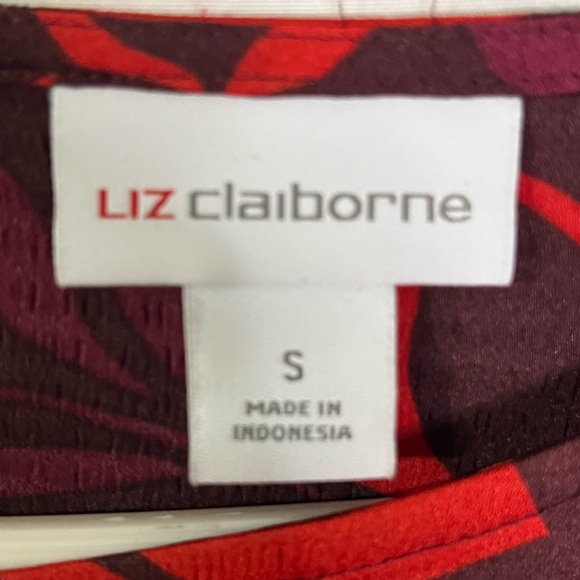 🆕. Liz Claiborne Red and Burgundy Floral Blouse. S run larger - Picture 5 of 6